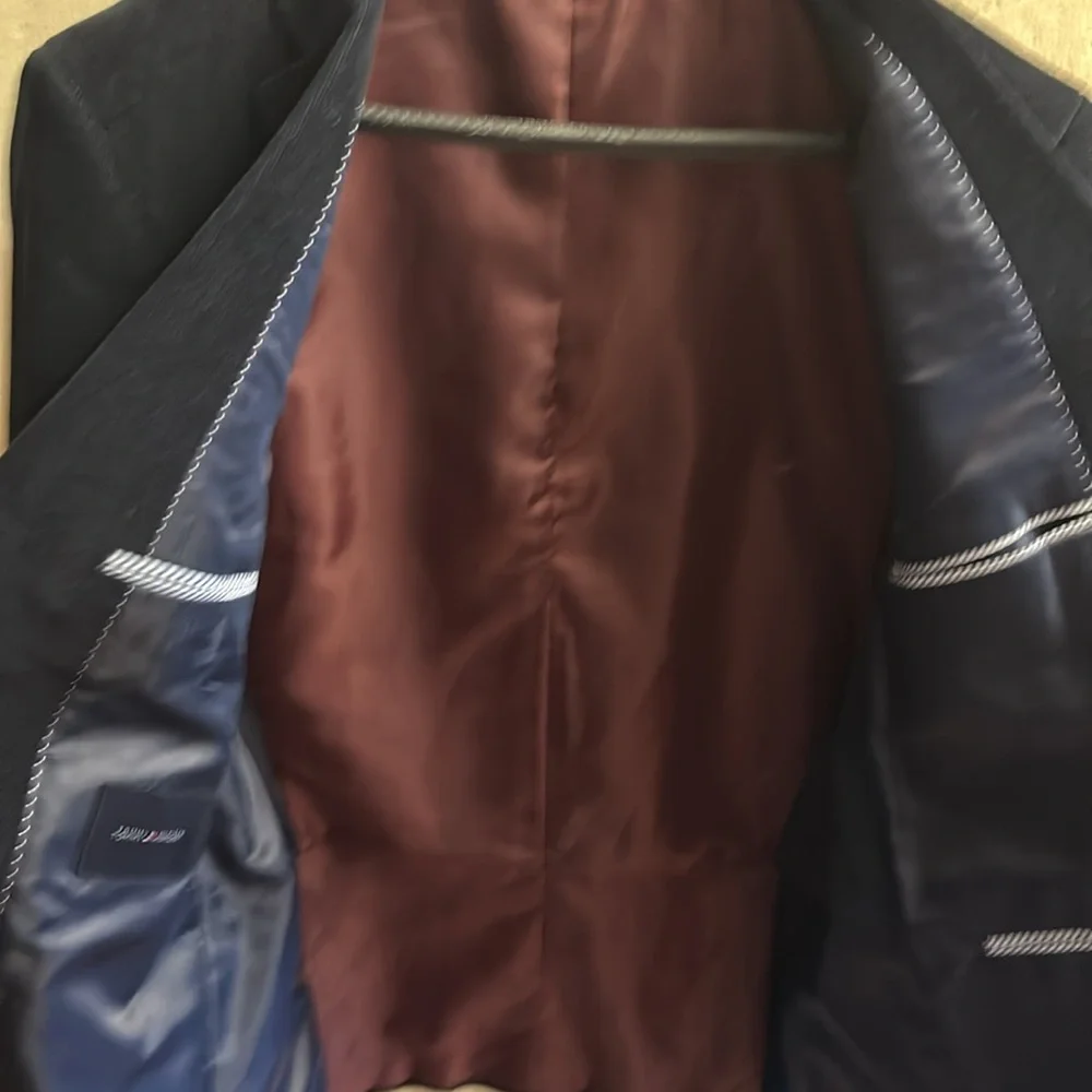 Tommy Hilfiger winter sports jacket. - Picture 3 of 3